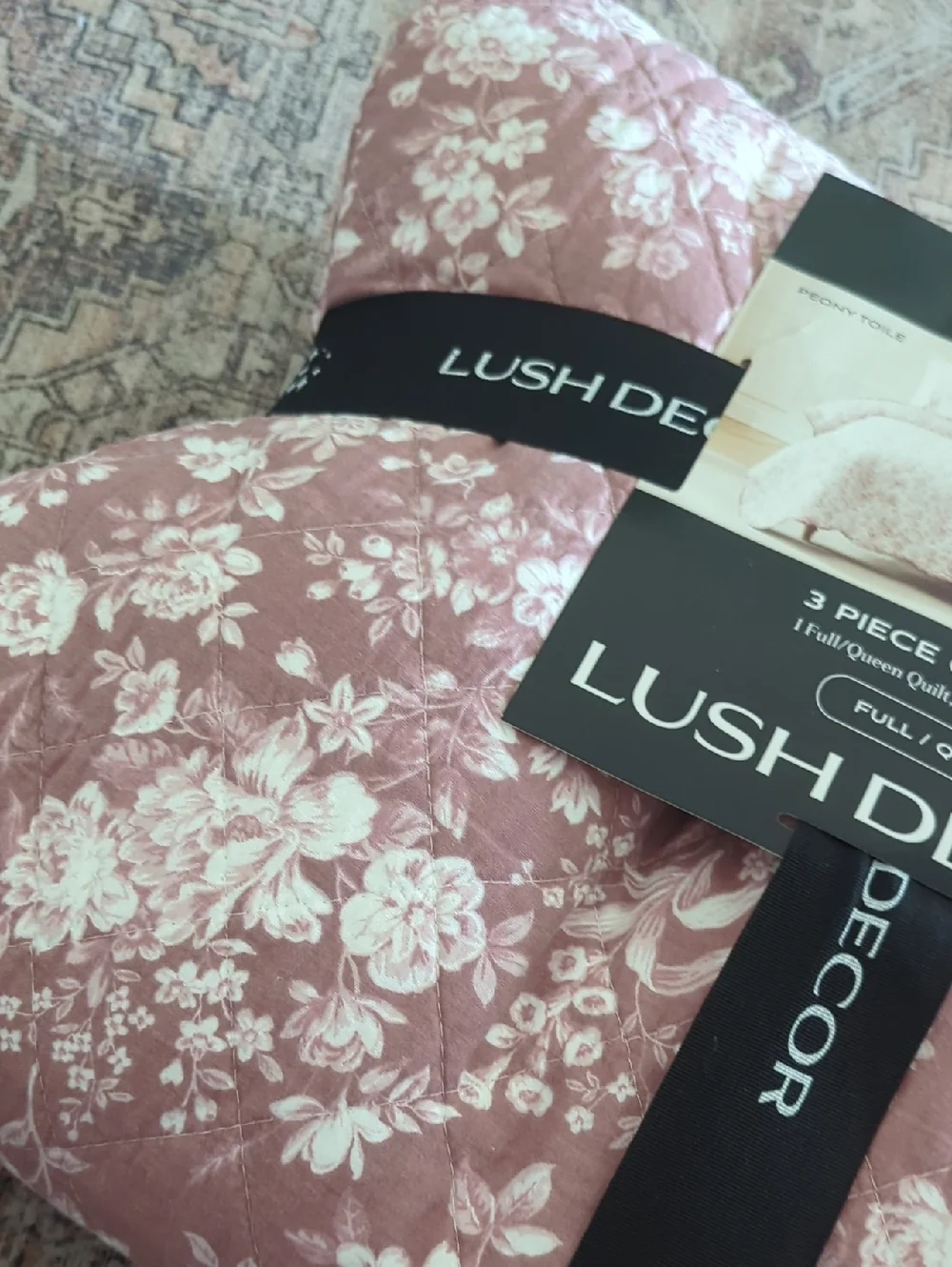 Lush Decor Peony Toile Reversible Cotton Quilt 3 Piece Set F/Q Rosewood Scallope